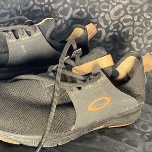 Stylish Men's Oakley Sneaker Shoes - Size 12, Pre-Loved & Ready for Adventure!